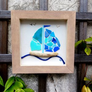 Bateau recyclé bleu